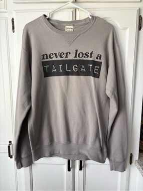 Hanes Men's Light Gray 'never lost a TAILGATE' Crewneck Sweatshirt